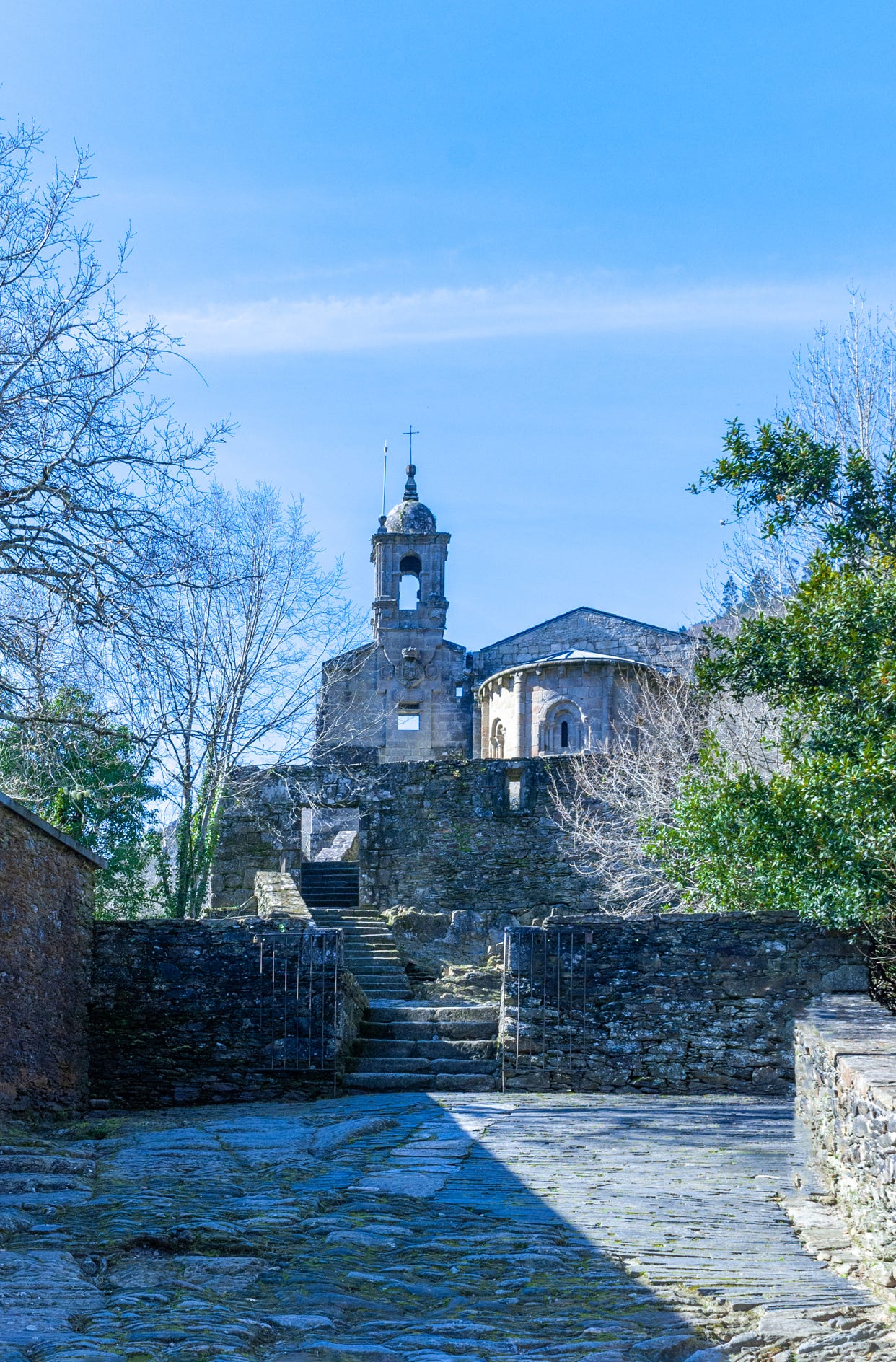 Visita el Monasterio de San Juan de Caaveiro