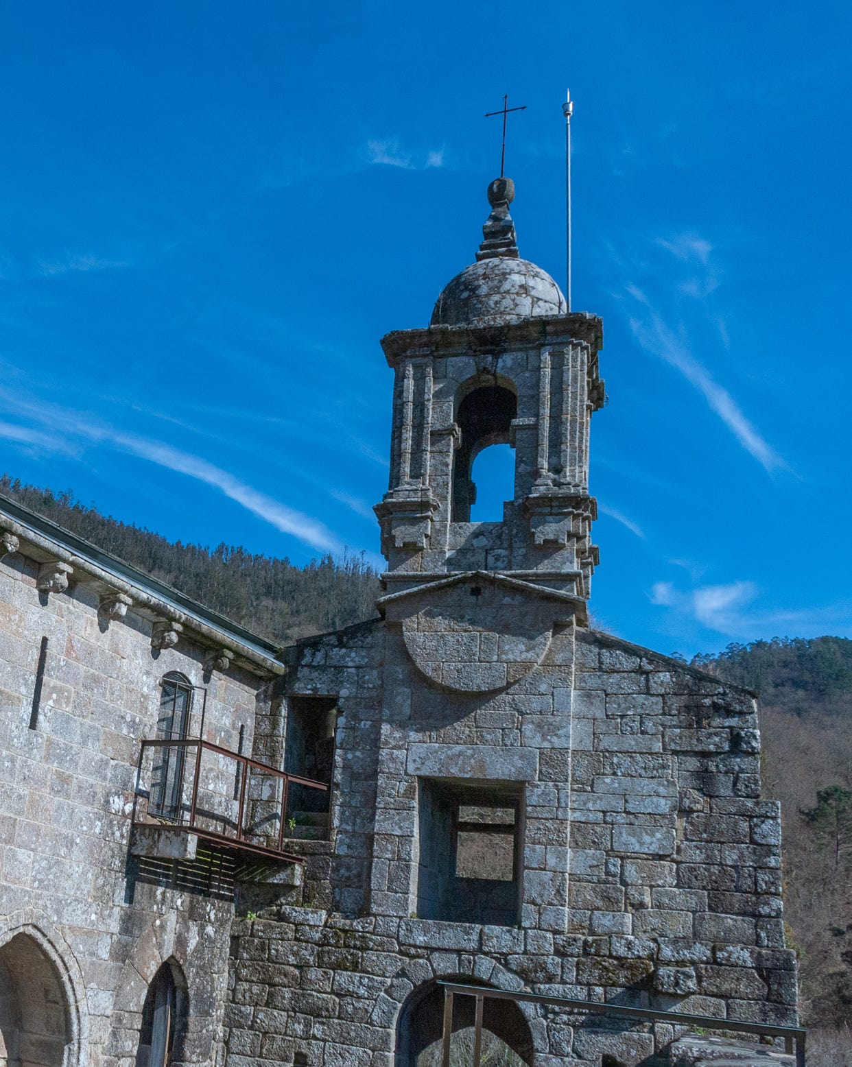 Visita el Monasterio de San Juan de Caaveiro